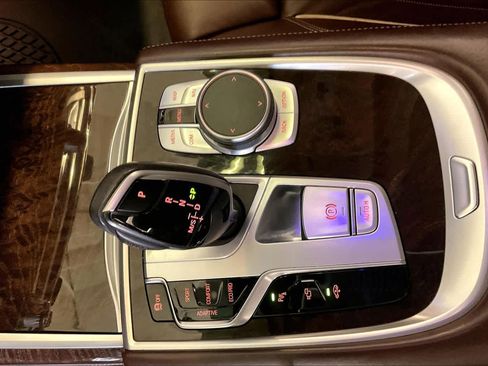 Used 2021 BMW 750i xDrive image 15