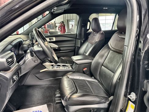Used 2023 Ford Explorer Platinum w/ Technology Package image 12