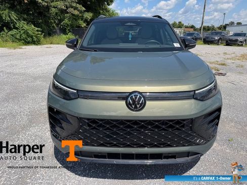 Used 2025 Volkswagen Tiguan SE R-Line AWD/4WD image 8