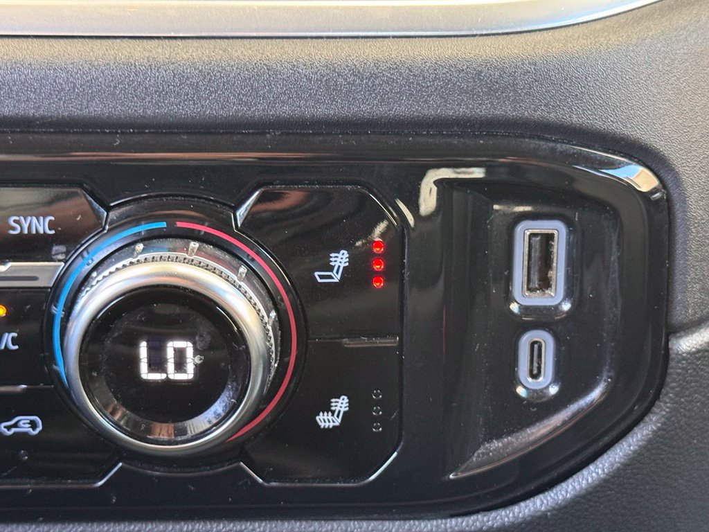 Used 2025 GMC Sierra 1500 SLT AWD/4WD image 6