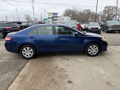 Used 2011 Toyota Camry image 5
