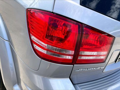 Used 2018 Dodge Journey SE FWD image 28