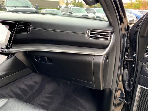 Used 2023 Jeep Wagoneer L Series III w/ Preferred Equipment Group image 18