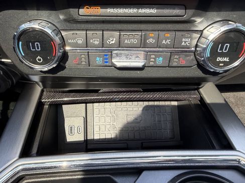 Used 2022 Ford F450 Platinum w/ FX4 Off-Road Package AWD/4WD image 30
