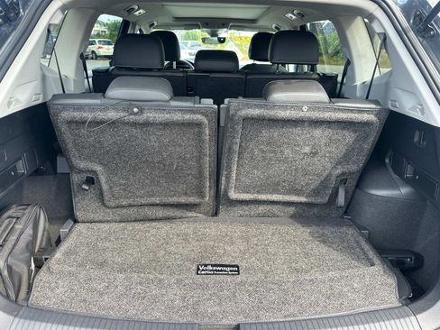 Used 2023 Volkswagen Tiguan SE w/ Panoramic Sunroof Package image 11