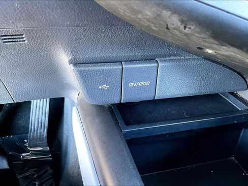 Used 2022 Toyota Camry SE image 30