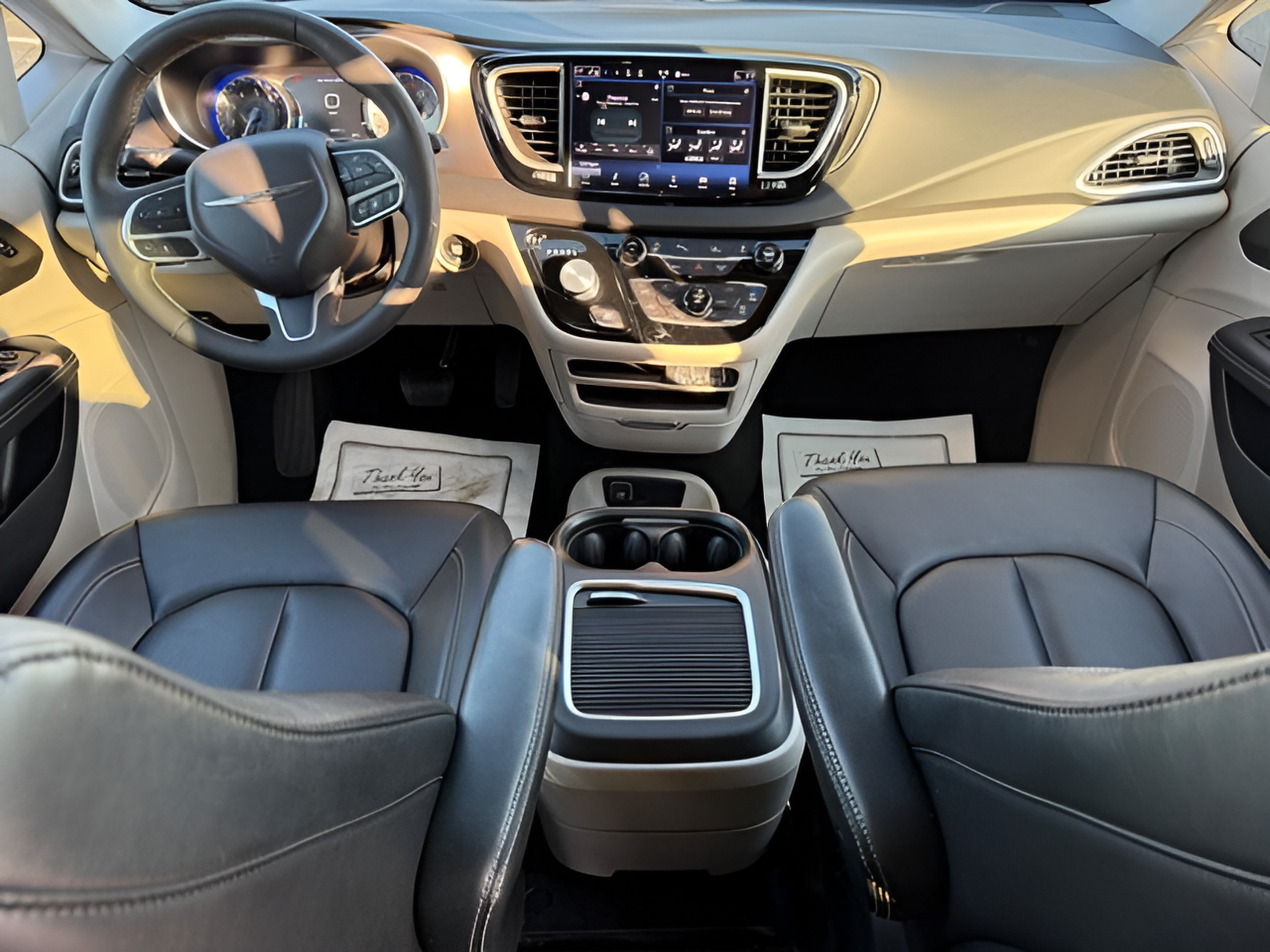 Used 2024 Chrysler Pacifica Touring-L FWD image 12