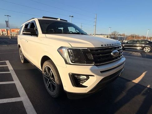 Used 2021 Ford Expedition Limited image 10