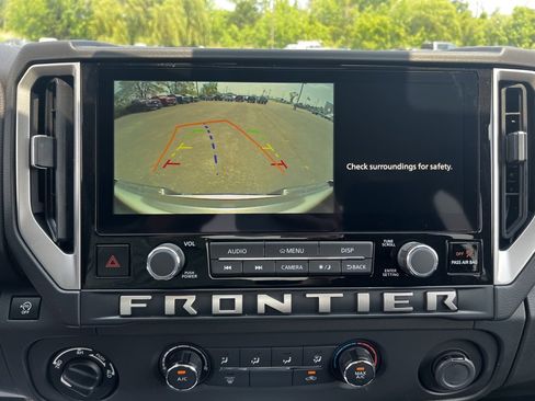 Used 2025 Nissan Frontier SV image 15