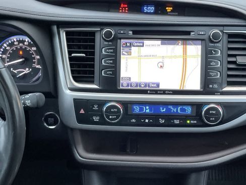 Used 2019 Toyota Highlander XLE image 13