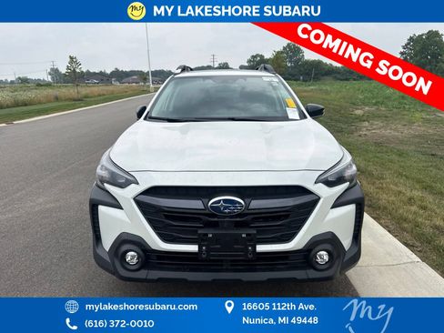 Used 2025 Subaru Outback Premium AWD/4WD image 2