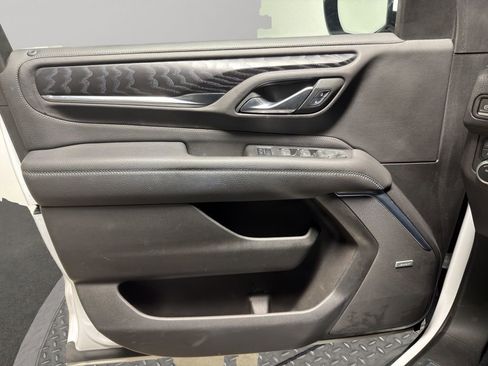 Used 2022 GMC Yukon XL Denali image 16