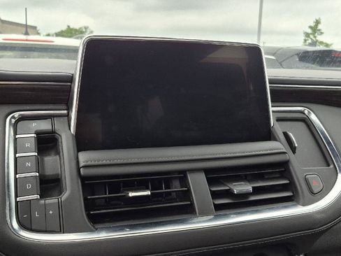 Used 2024 Chevrolet Suburban LT w/ LT Signature Package AWD/4WD image 9
