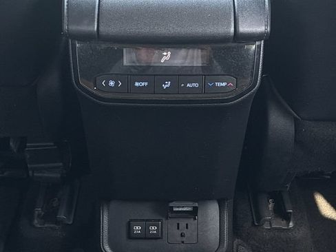 Used 2020 Toyota Highlander Limited FWD image 14