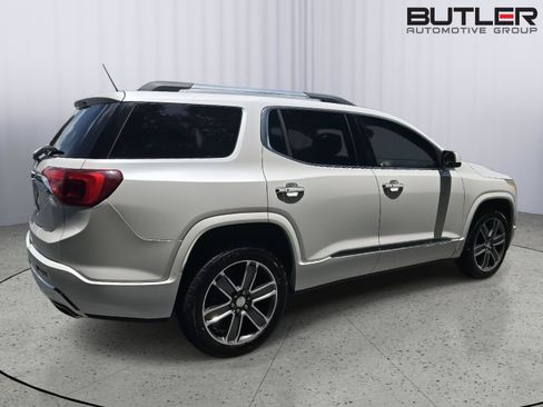 Used 2019 GMC Acadia Denali w/ Technology Package FWD image 5