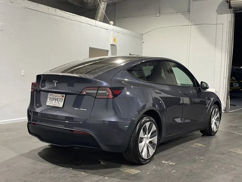 Used 2021 Tesla Model Y Long Range image 4