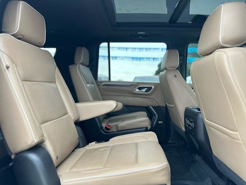 Used 2021 Chevrolet Suburban Premier w/ Premium Package AWD/4WD image 17