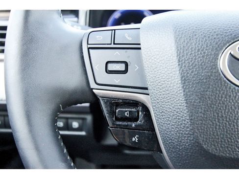 Used 2025 Toyota Camry XLE image 19