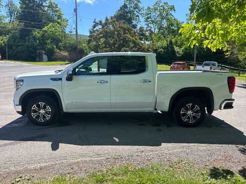 Used 2025 GMC Sierra 1500 SLT AWD/4WD image 7