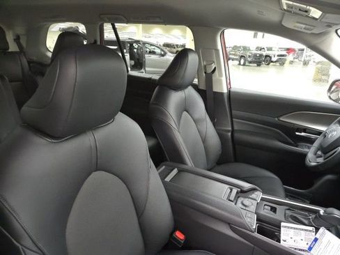 New 2026 Toyota Grand Highlander XLE image 10