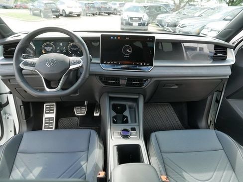 Certified 2026 Volkswagen Tiguan SE R-Line AWD/4WD image 22