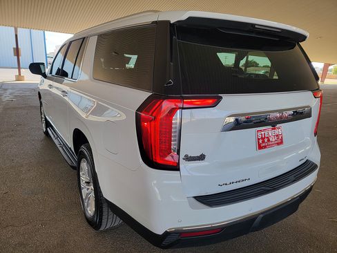 Used 2024 GMC Yukon XL SLT AWD/4WD image 10