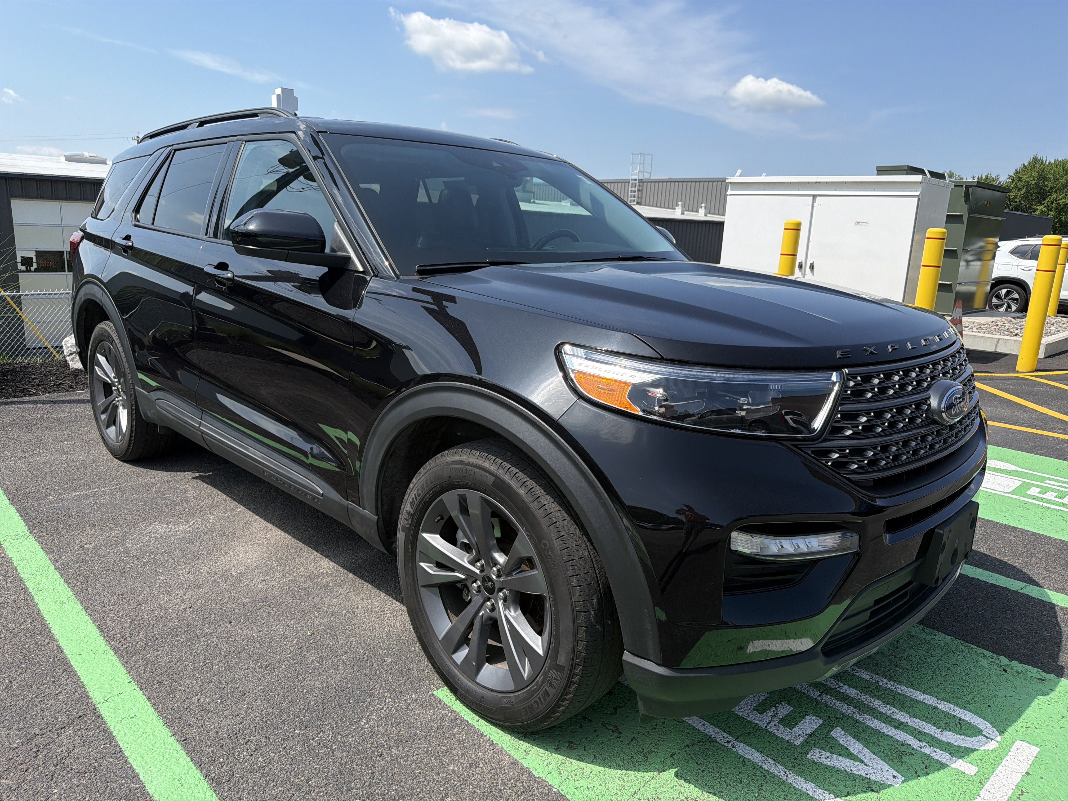 Used 2023 Ford Explorer XLT w/ Equipment Group 202A AWD/4WD image 2