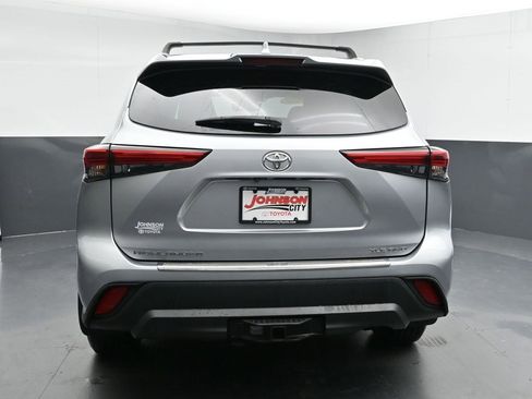 Used 2022 Toyota Highlander XLE image 7