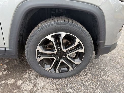 Certified 2022 Jeep Compass Limited image 33