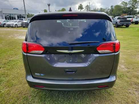 Used 2023 Chrysler Voyager LX FWD image 9