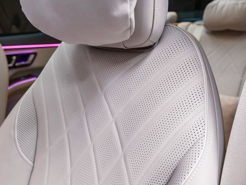 Used 2025 Mercedes-Benz EQS 580 4MATIC SUV image 19