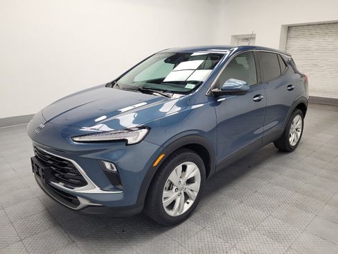 Used 2024 Buick Encore GX Preferred FWD image 2