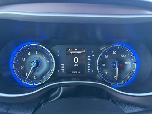 Used 2023 Chrysler Voyager LX image 32