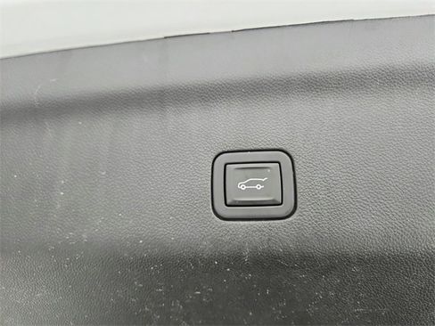 Used 2024 Chevrolet Suburban LT w/ Luxury Package image 49