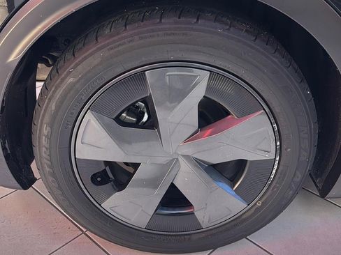 Used 2024 Toyota Prius LE image 29