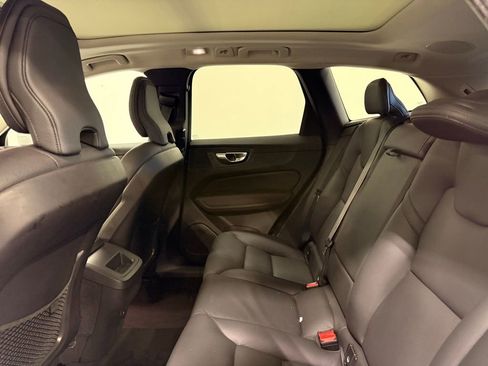 Used 2023 Volvo XC60 B5 Plus image 11