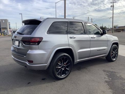 Used 2018 Jeep Grand Cherokee Altitude image 31