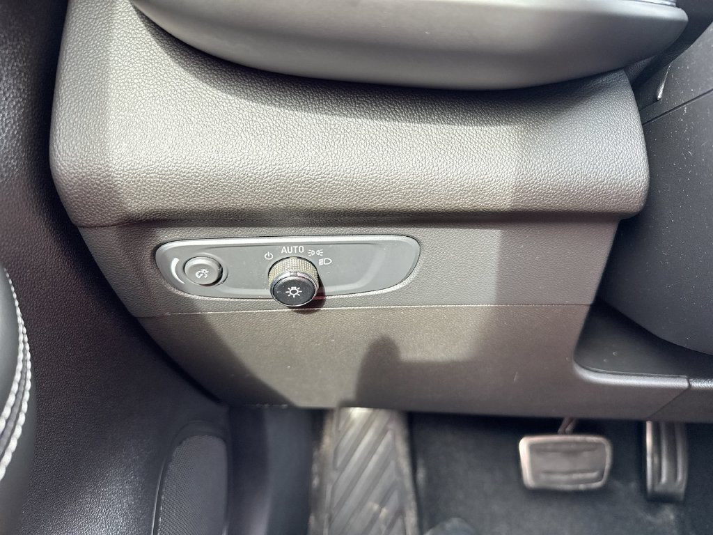 Used 2022 Buick Envision Essence w/ Sport Touring Package FWD image 17