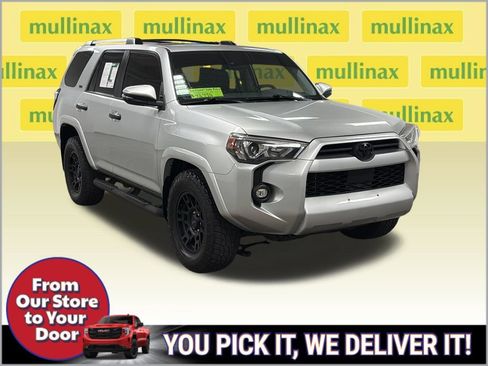 Used 2024 Toyota 4Runner SR5 Premium w/ Moonroof Package RWD image 2