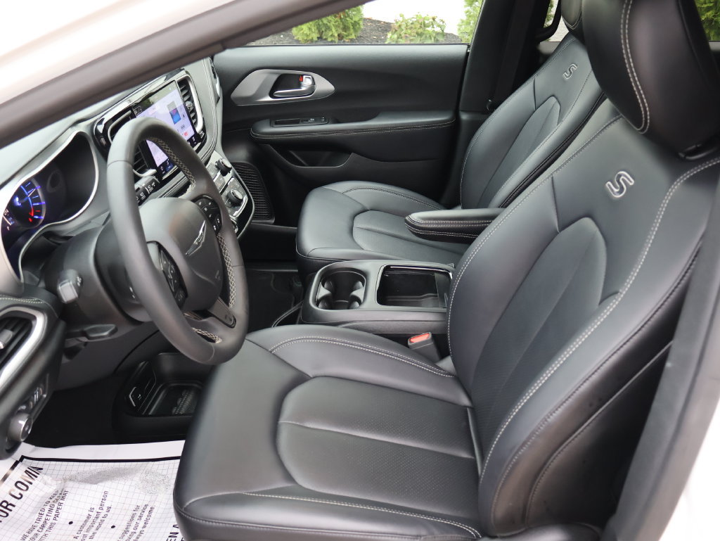 Used 2024 Chrysler Pacifica Limited FWD image 29