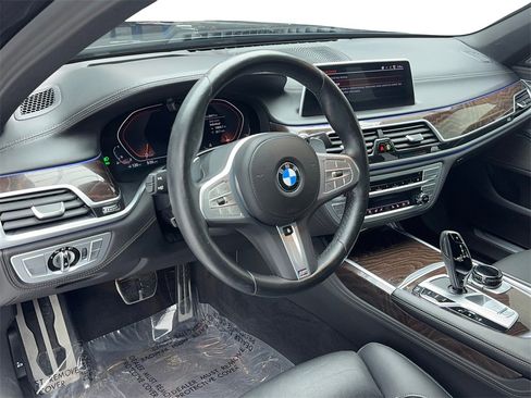 Used 2022 BMW 740i w/ Luxury Rear Seating Package image 14