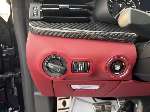 Used 2022 Maserati Quattroporte Modena Q4 image 11