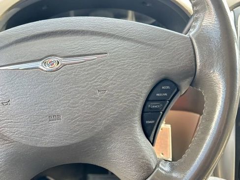 Used 2006 Chrysler Town & Country Touring image 36
