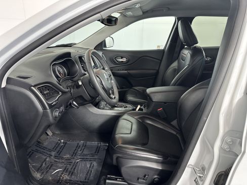 Used 2022 Jeep Cherokee Trailhawk image 6