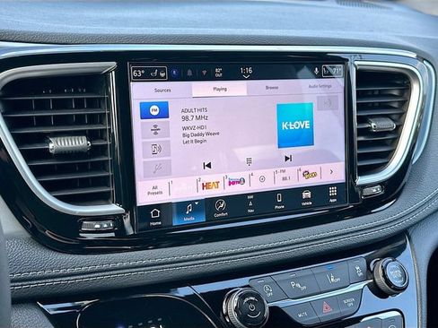 New 2026 Chrysler Pacifica Limited FWD image 11
