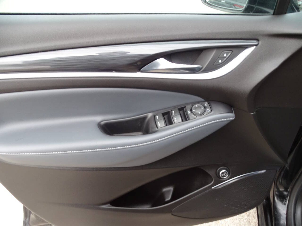 Used 2022 Buick Enclave AWD Essence w/ Sport Touring Edition image 13
