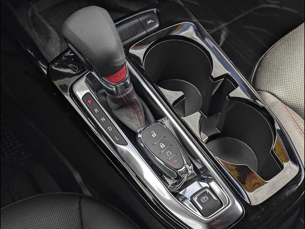 Used 2026 Chevrolet Trax RS w/ Sunroof Package FWD image 32