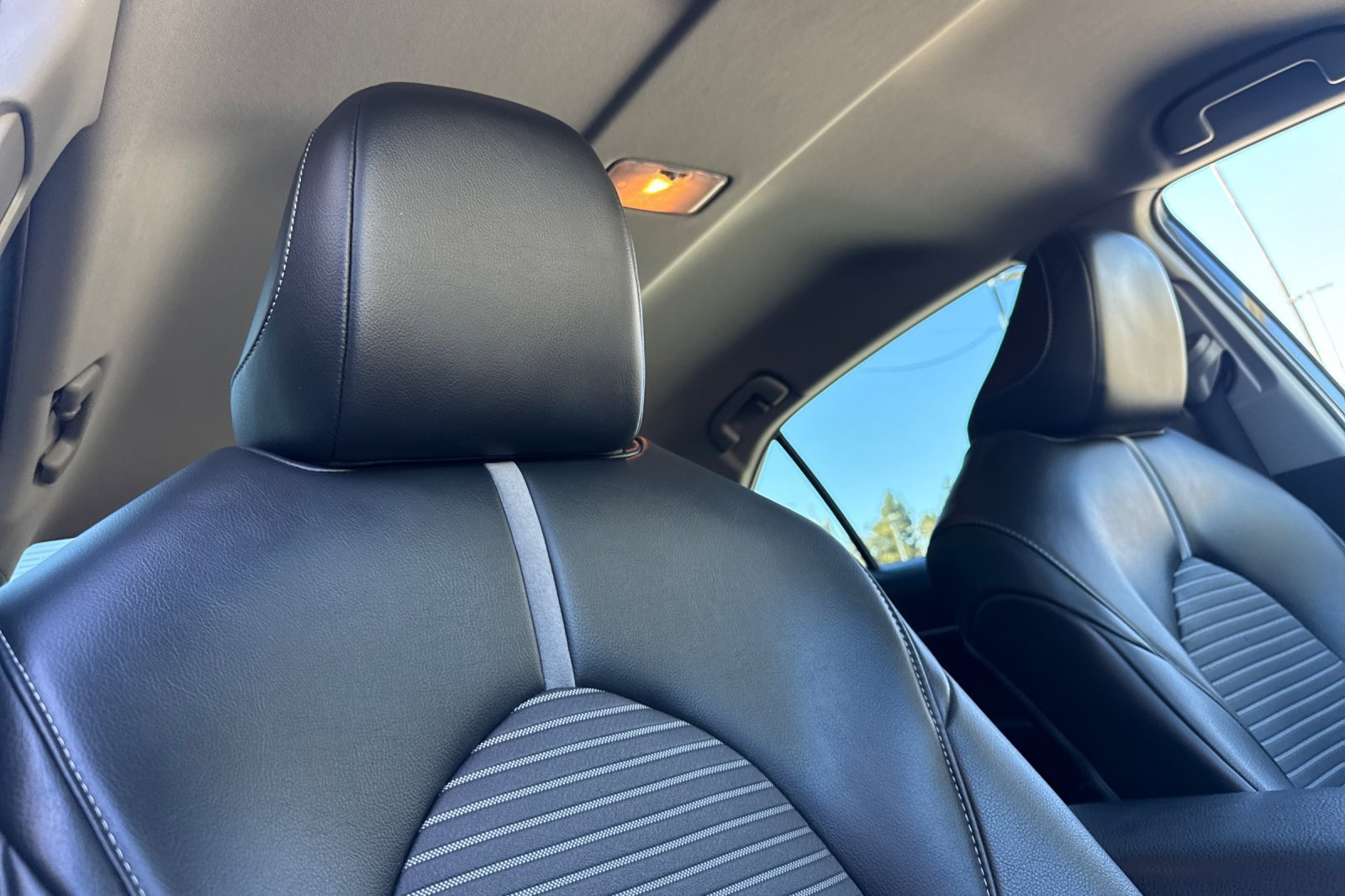 Used 2020 Toyota Camry SE FWD image 18