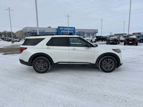 Used 2025 Ford Explorer Active w/ Active Comfort Package image 2