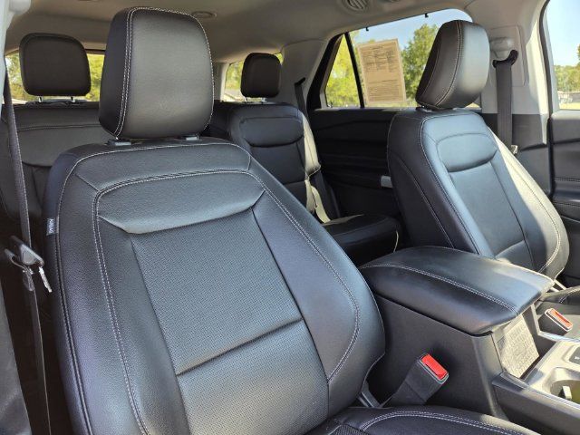 Used 2021 Ford Explorer Limited w/ Equipment Group 301A RWD image 36